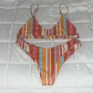 👙☀️Like New Billabong striped bikini set size M